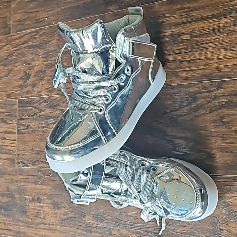 NEW LIGHTNING SHOES SIZE 35